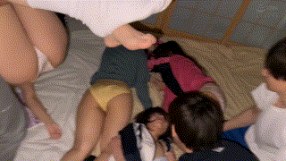 oremo213【女子陸上部員213S＆R＆M＆K＆Y】 エロGIF 1