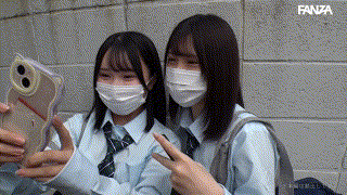 smus046【あかり＆かな】 エロGIF 1